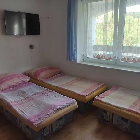 Pod Hradem 111 * Dobronice